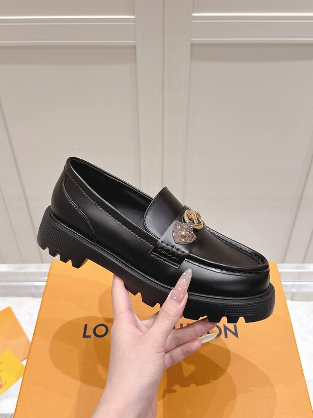 Fall/Winter runway loafers | New arrivals at boutiques Finally, we've waited for