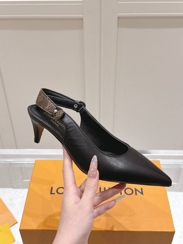 Louis Vuitton Fall/Winter 2025 Collection New Arrival The same backless flats wo