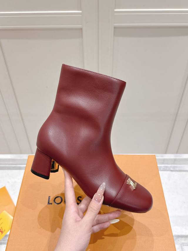 Louis Vuitton Fall/Winter 2025 Runway Ankle Boots | New Arrival at Boutiques The