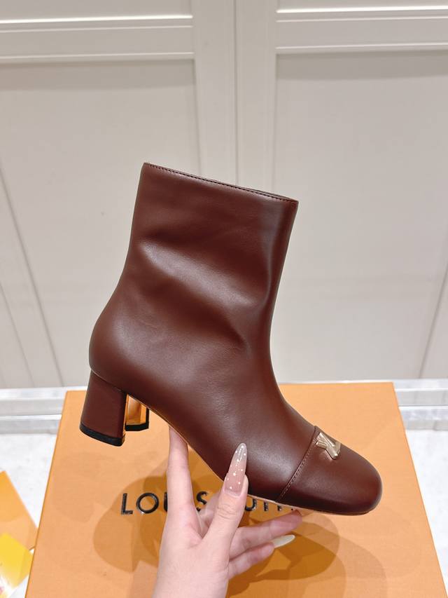 Louis Vuitton Fall/Winter 2025 Runway Ankle Boots | New Arrival at Boutiques The