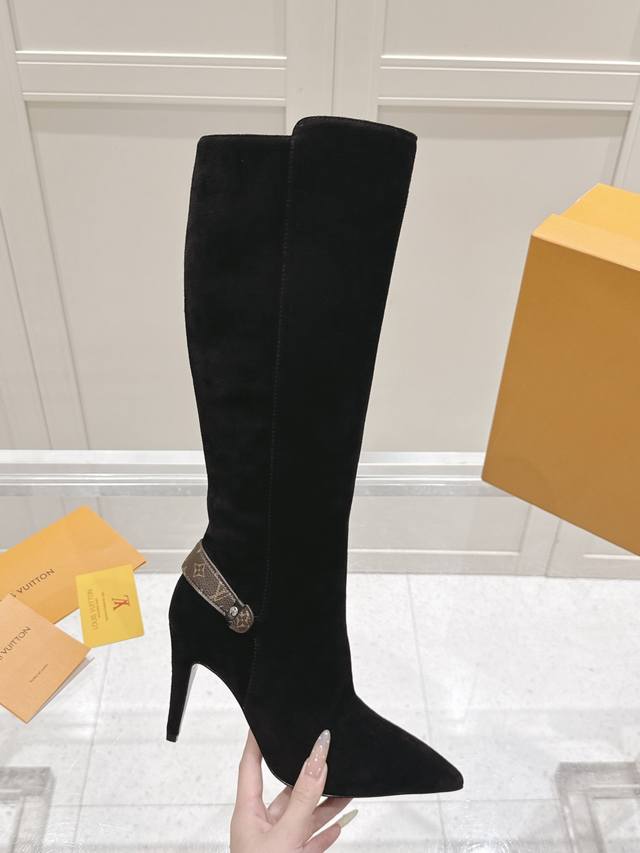 Luxury circle's private collection of LV autumn/winter long boots, the ultimate