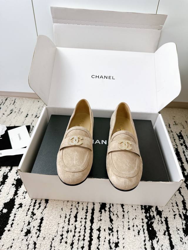 Airplane box + 10 Chanel 25 A official website latest style round toe loafers, g