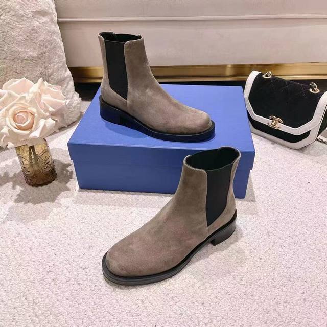 Chelsea boots, with their elegant style, reinterpret the classic Sw Chelsea boot