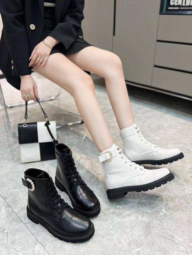 New Autumn/Winter Martin Boots for Women - Elegant and Stylish! These are the mo