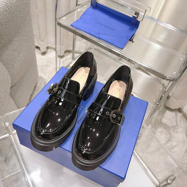Sw 2025 Early Spring New Platform Loafers. Classic luxurious patent leather craf
