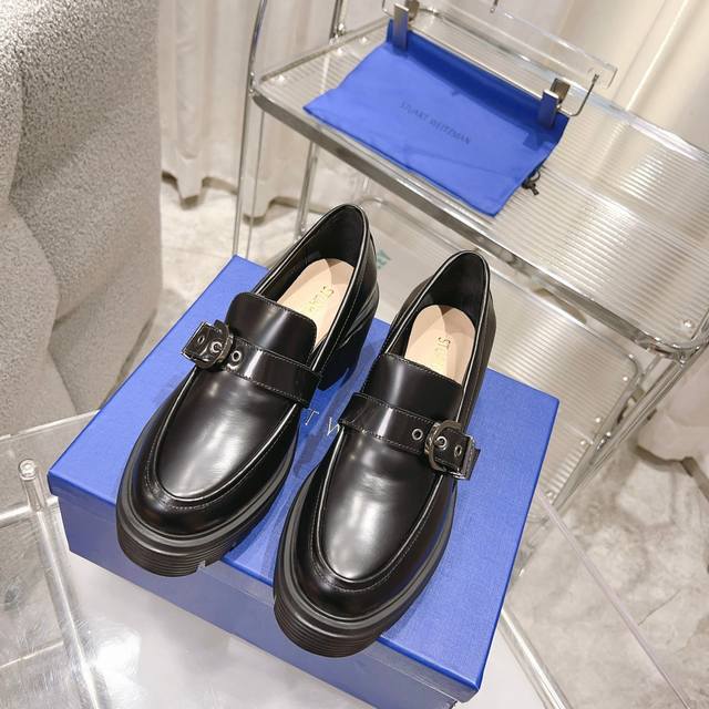 Sw 2025 Early Spring New Platform Loafers. Classic luxurious patent leather craf