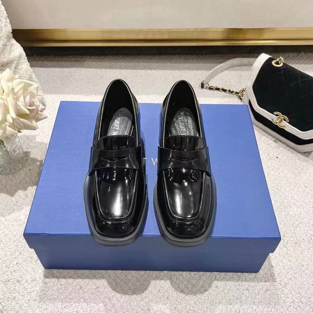 Sw 2025 Early Spring New Platform Loafers. Classic luxurious patent leather cra