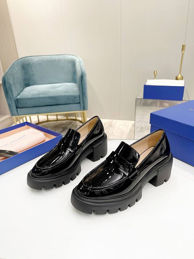 Sw 2025 Early Spring New Platform Loafers. Classic luxurious patent leather craf