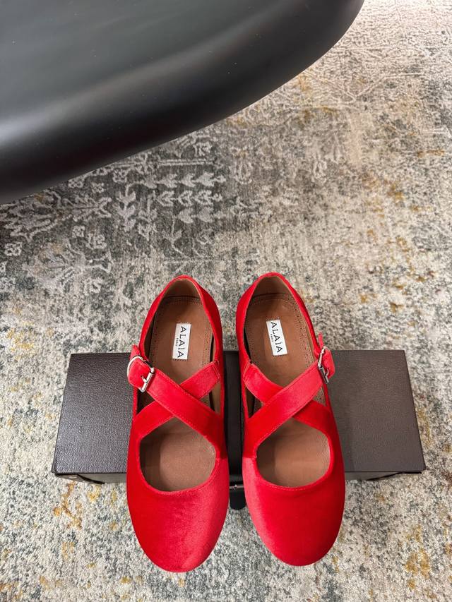 New ballet flats, super popular, I absolutely love them on! So beautiful and inc