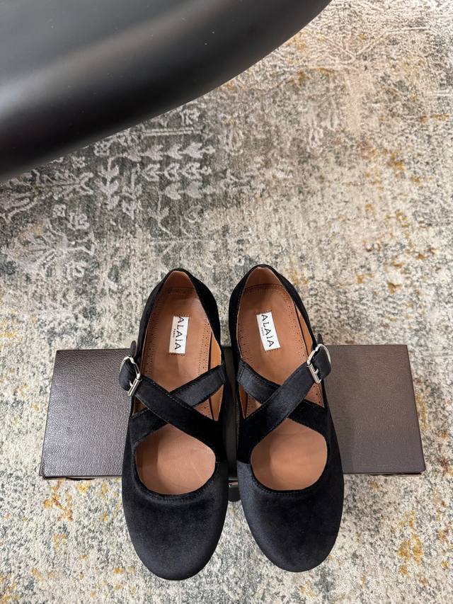 New ballet flats, super popular, I absolutely love them on my feet, so beautiful