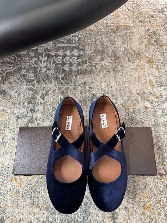 New ballet flats, super popular, I absolutely love them on! So beautiful and inc