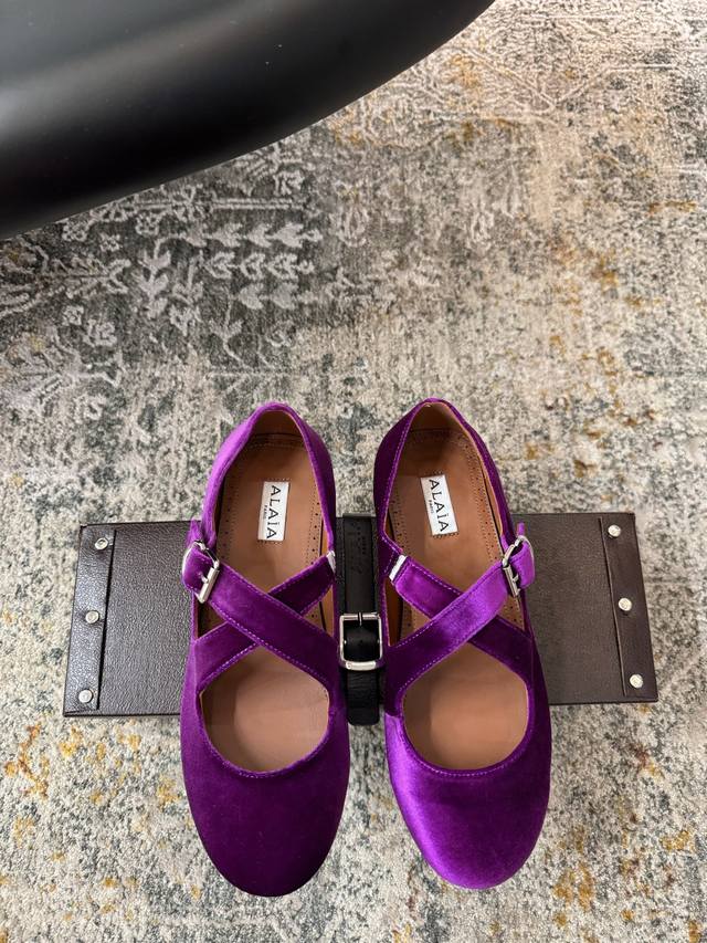 New ballet flats, super popular, I absolutely love them on my feet, so beautiful