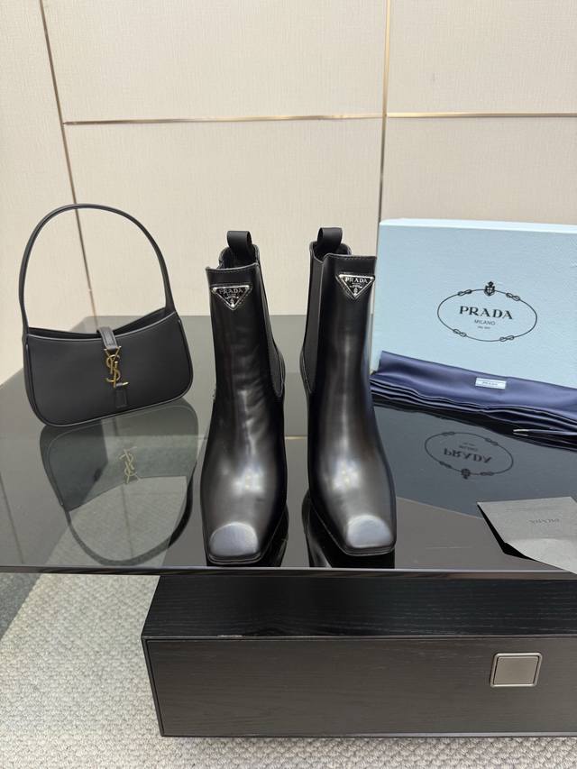 Factory Price Prada 25Wf Autumn/Winter New Arrival Triangle Logo Chelsea High-He