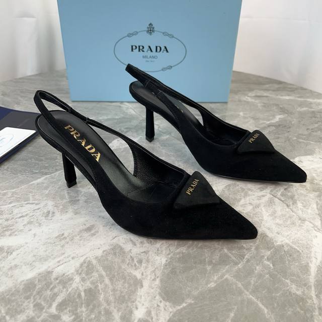 Latest P-brand shoe model. Upper: Imported suede. Lining: Super soft sheepskin l