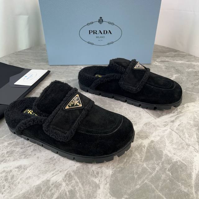 Latest P-brand fleece slippers. Outer: Imported high-gloss cow suede. Lining: Im