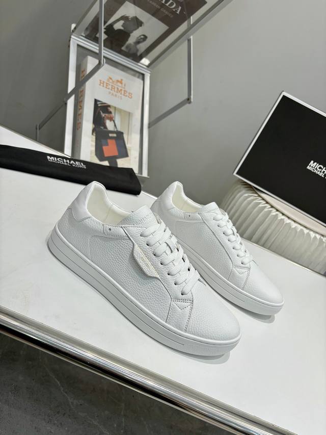 Michael Kors men's all-season collection, now available online! "Exclusive mold"