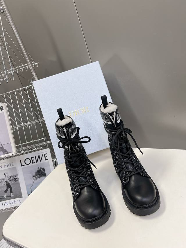 Dior Fall/Winter runway workwear mid-calf boots, highly recommended by celebriti