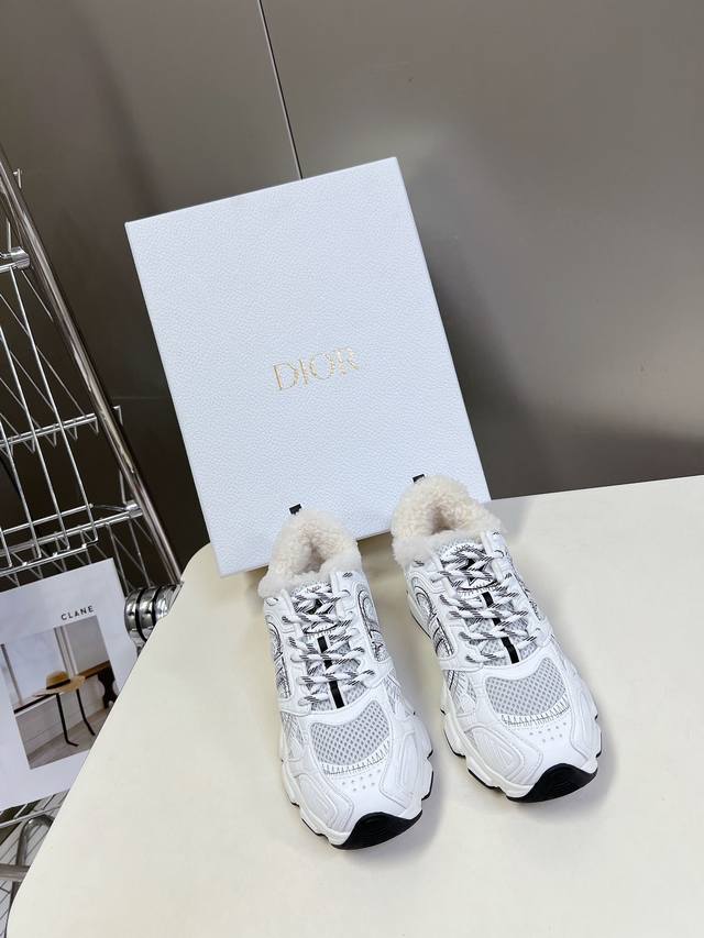Dior Chrono sneakers are now available! These Dior Chrono sneakers maintain a ti