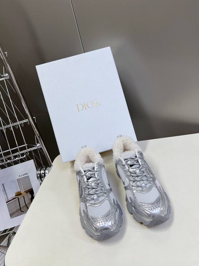 Dior Chrono sneakers are now available! These Dior Chrono sneakers maintain a ti