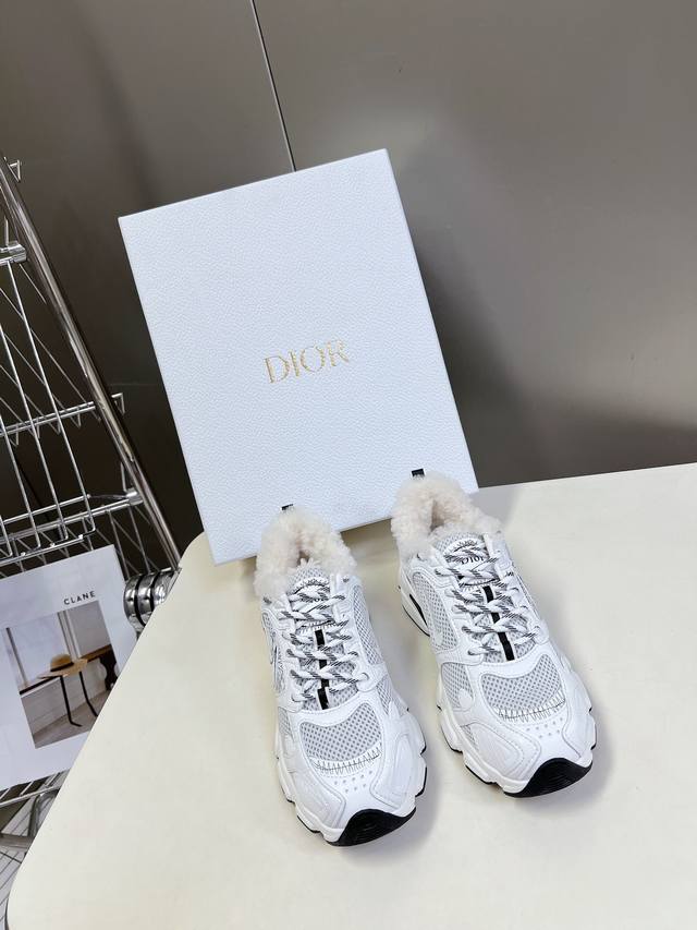 Dior Chrono sneakers are now available! These Dior Chrono sneakers maintain a ti