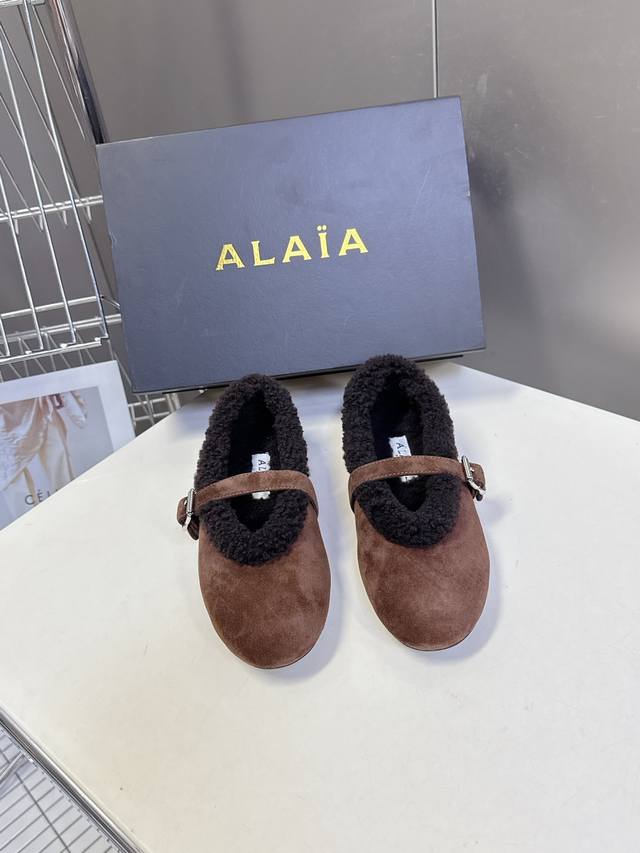 Alaia Fall/Winter Runway Style Mary Jane Furry Flats These are the same style wo