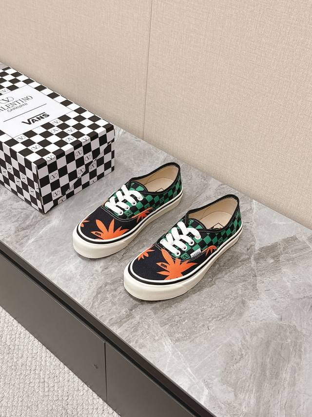 Valentino and Vans latest collaboration casual canvas shoes for couples. Recomme