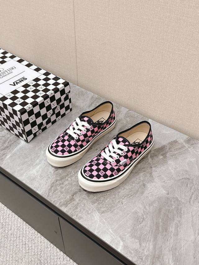 Valentino and Vans latest collaboration casual canvas shoes for couples. Recomme