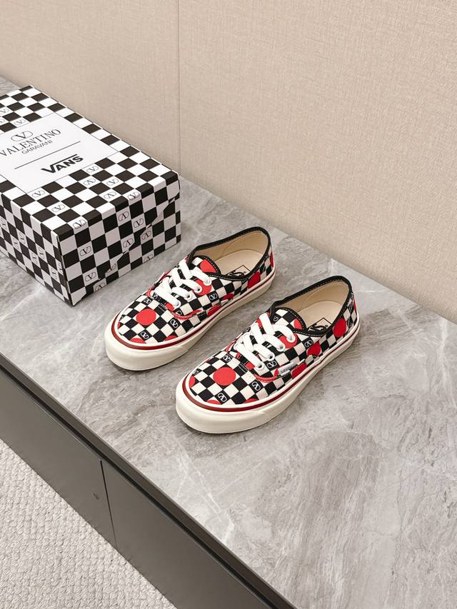 Valentino and Vans latest collaboration casual canvas shoes for couples. Recomme