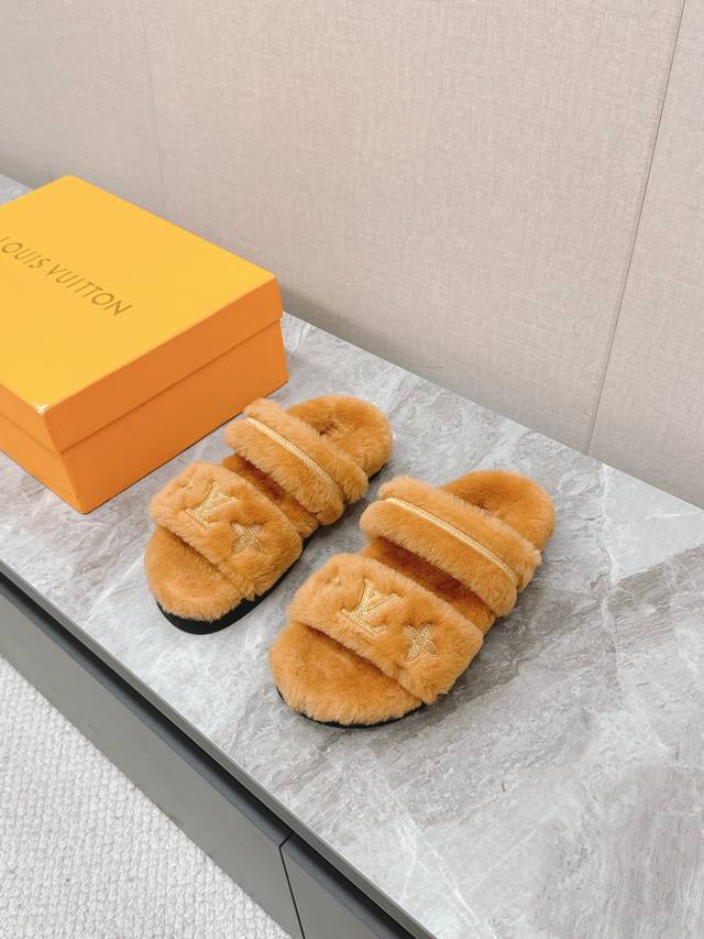 Louis Vuitton's latest autumn/winter pure wool slippers, thick-soled, height-inc
