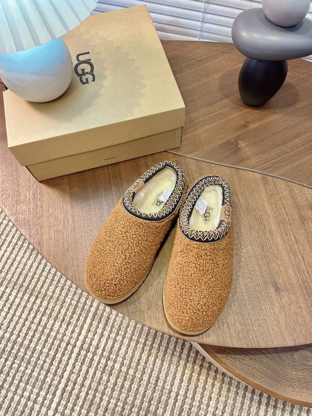 Ugg New Teddy Bear Fur Snow Boots, Slip-on Shoes. Everyone loves Tazz Braid's Ko