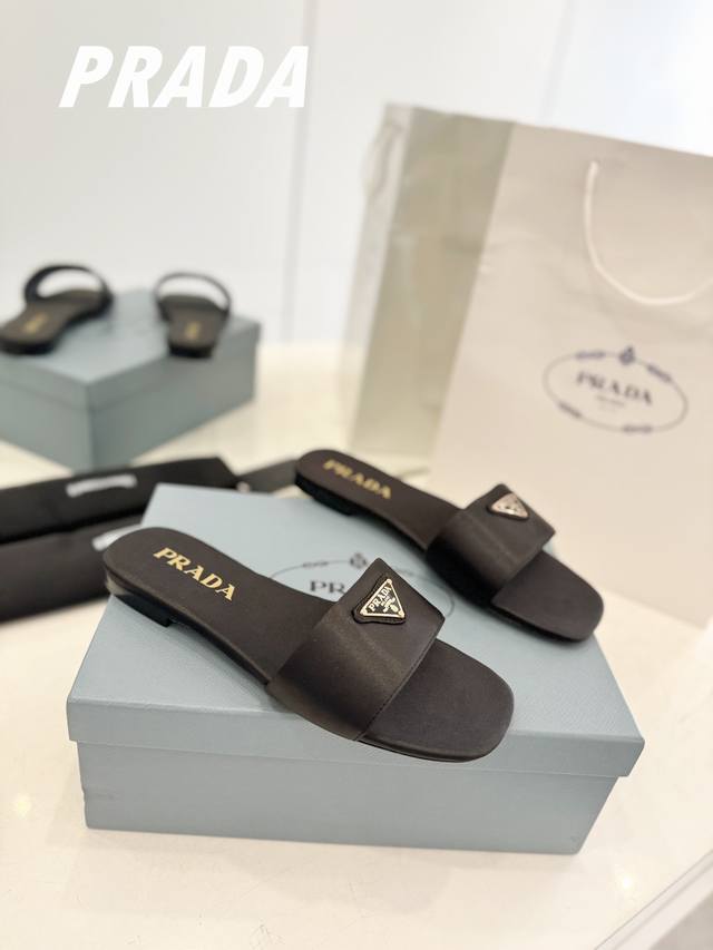 Factory direct price Prada's latest hot-selling triangle logo slippers. This hig