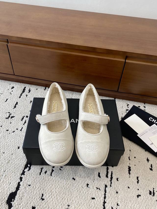 High-quality Chanel 25S genuine leather outsole fur shoes, a hot new arrival in