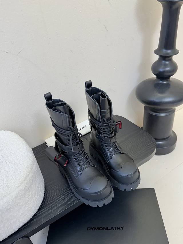 Dymonlatry New Arrival These work boots are ridiculously trendy! The thick sole