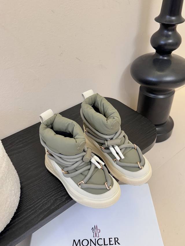 Moncle* High-top Down Casual Shoes (Ddd) This high-top casual shoe features a st