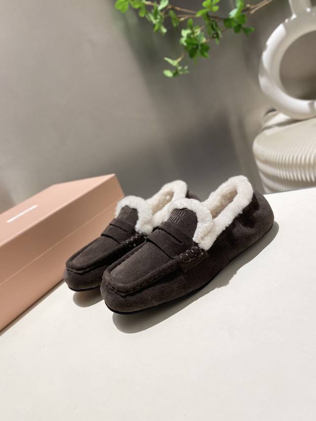 Factory direct, two versions available: leather-lined and fur-lined, flat heel,