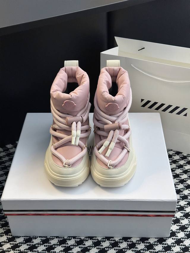 Series Snow Boots Inspired by Moncler's classic snow boots, these boots perfectl Series Snow Boots Inspired by Moncler's classic snow boots, these boots perfectl