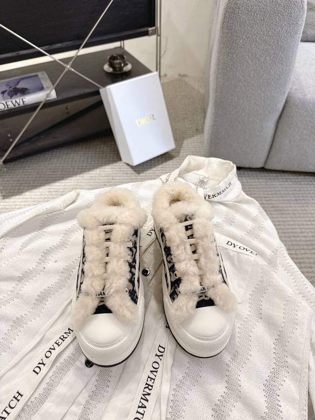 Dior Walk'n Series 2025 Fall/Winter New Arrival. Classic platform embroidered sn