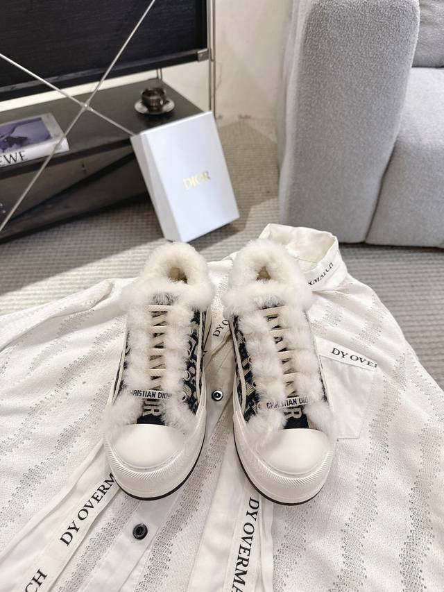 Dior Walk'n Series 2025 Fall/Winter New Arrival. Classic platform embroidered sn