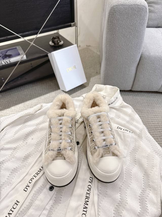Dior Walk'n Series 2025 Fall/Winter New Arrival. Classic platform embroidered sn