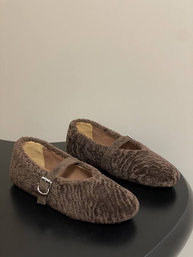 Belt Box 20 Order Notes: Default is regular box 25Fw Autumn/Winter New Alaia Lam