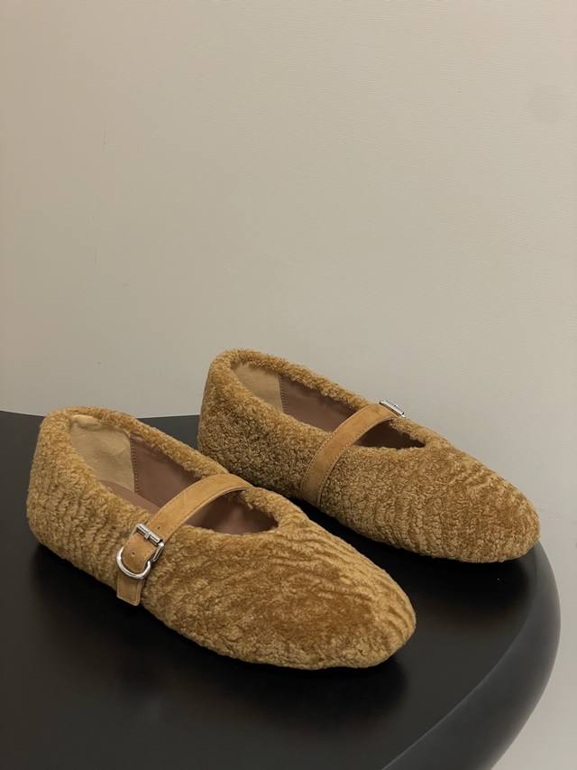 Belt Box 20 Order Notes: Default is regular box 25Fw Autumn/Winter New Alaia Lam