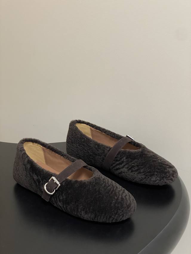 Belt Box 20 Order Notes: Default is regular box 25Fw Autumn/Winter New Alaia Lam