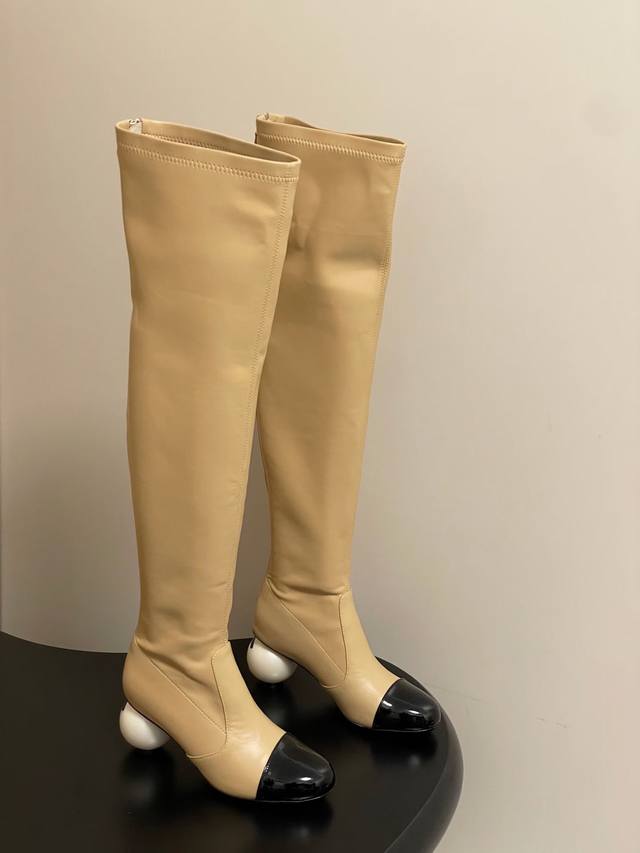 Chanel Fall/Winter 2023 Runway Style Double C Giant Pearl Heel Boots (Ddd) These
