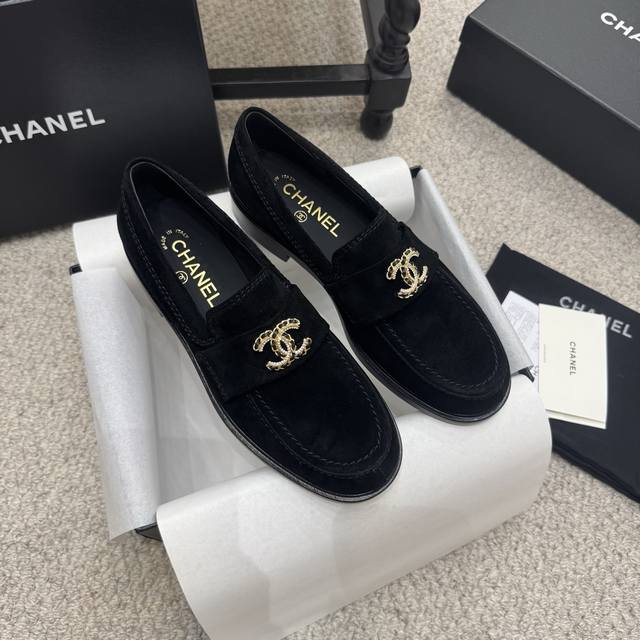 Autumn/Winter Collection # Chanel New Heart Buckle Loafers - A must-have for aut