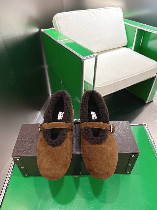 K052Alaia Autumn/Winter New Wool Mary Jane Ballet Shoes. Made with suede upper a