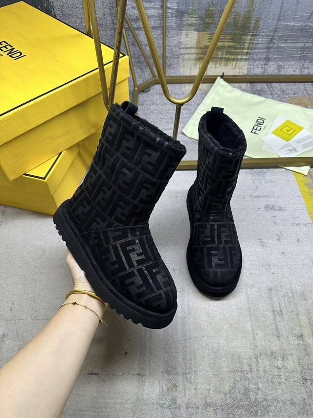 Factory direct women's shoes and sports boots, original Fendi latest hot-selling