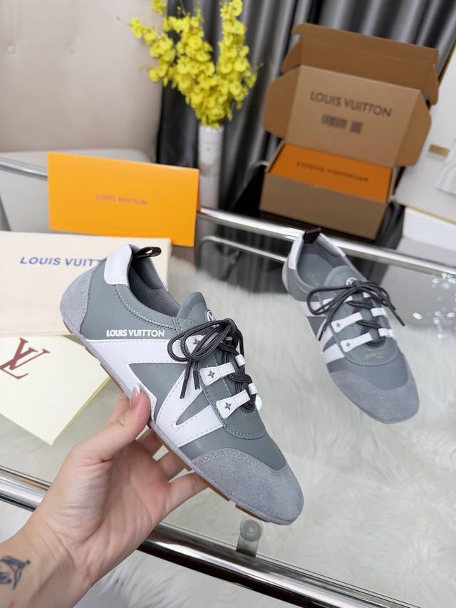 Factory direct women's shoes and athletic shoes, original quality. This Louis Vu
