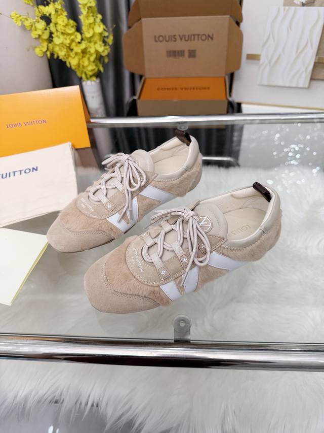 Factory direct women's shoes and athletic shoes, original design. This Louis Vui