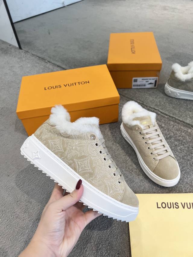 Factory direct price men's shoes and athletic shoes original Ddd. This is an ite