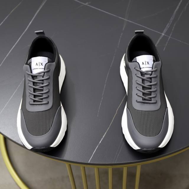 Factory direct price men's sports shoes original Brand: Armani Standard size: 38